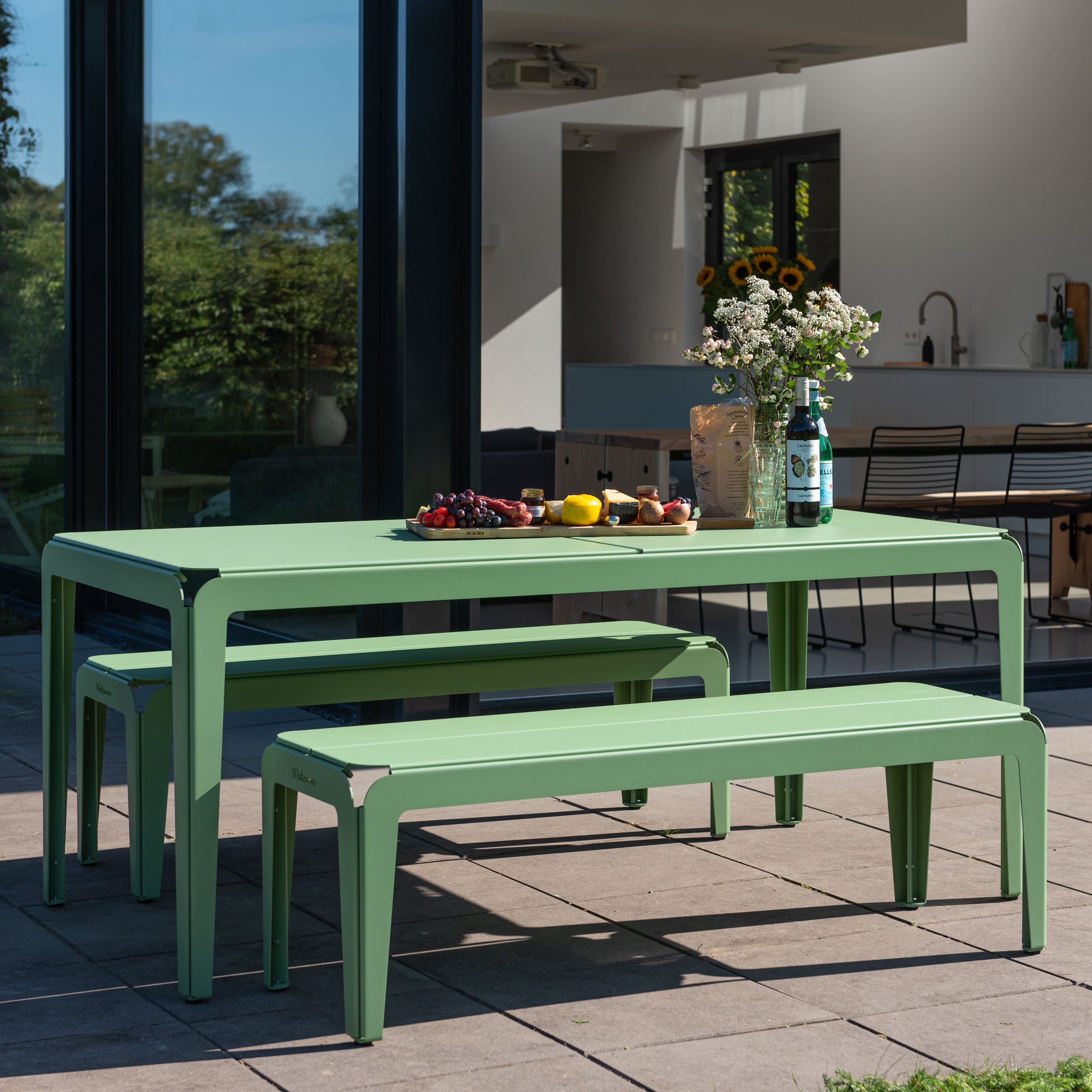 Bended Table: Outdoor