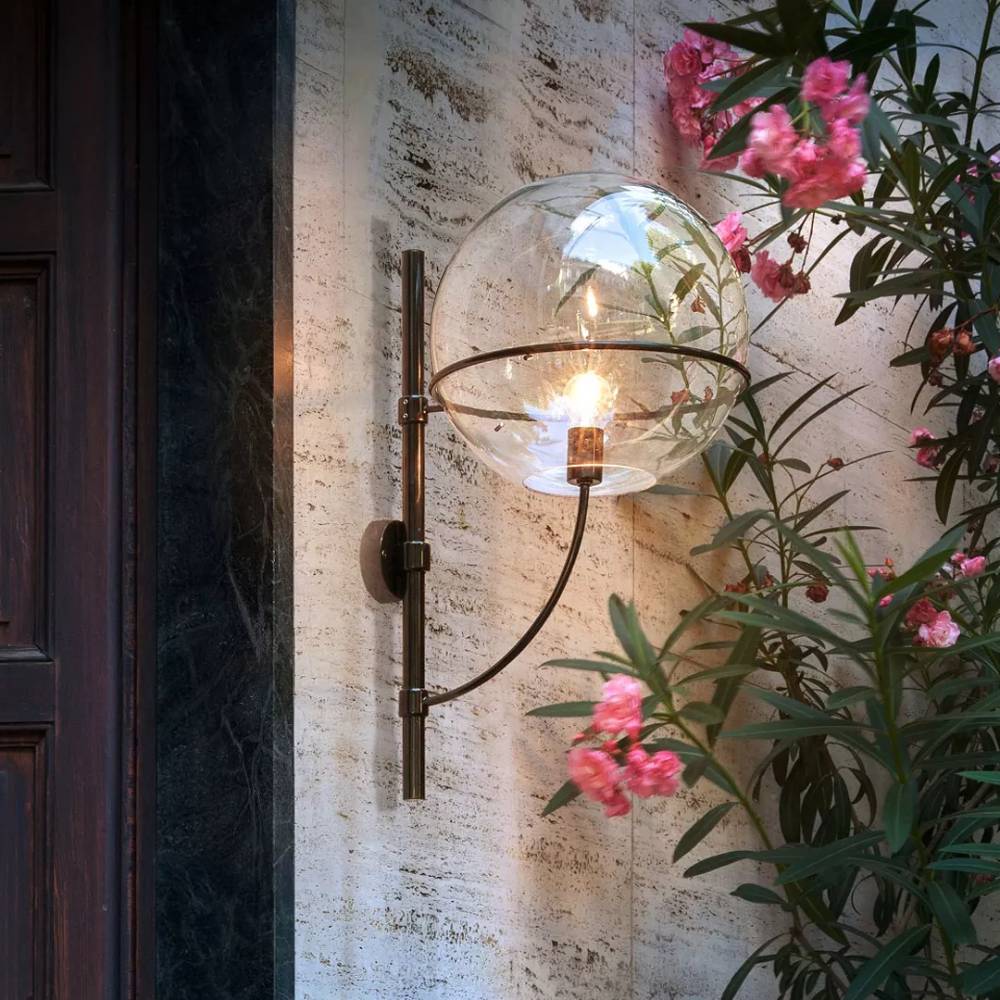 Lyndon Wall Lamp: Outdoor